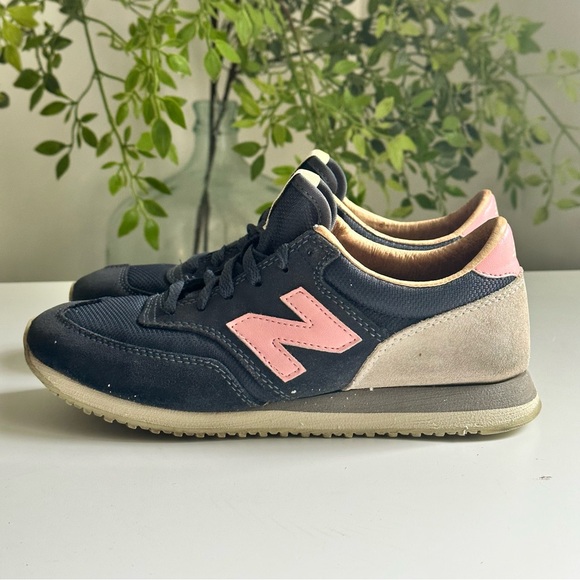 New Balance 620 pink and navy size 5.5 - Picture 3 of 10